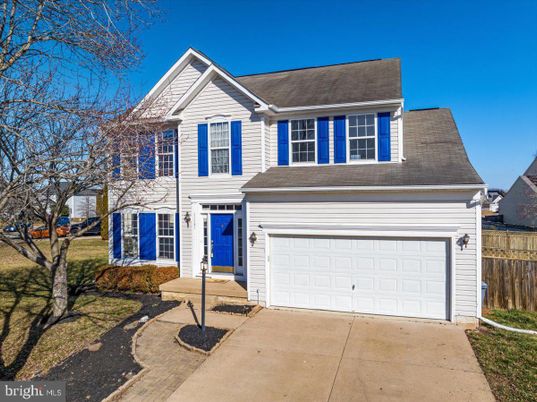 Attached, Exterior, Facade, Farmhouse