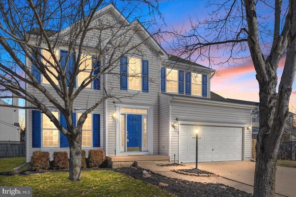 Attached, Exterior, Facade, Farmhouse