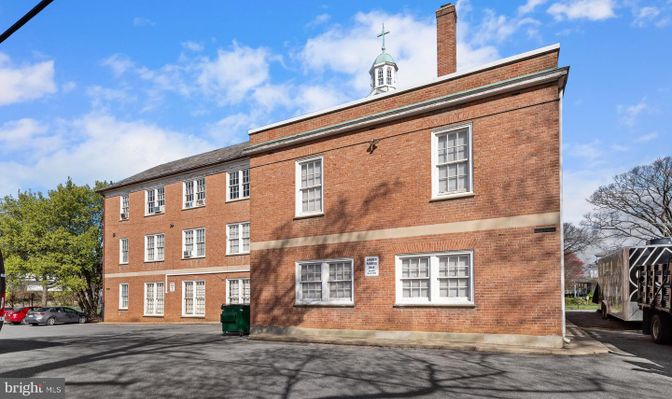 Exterior, Facade, Brick Facade, Georgian
