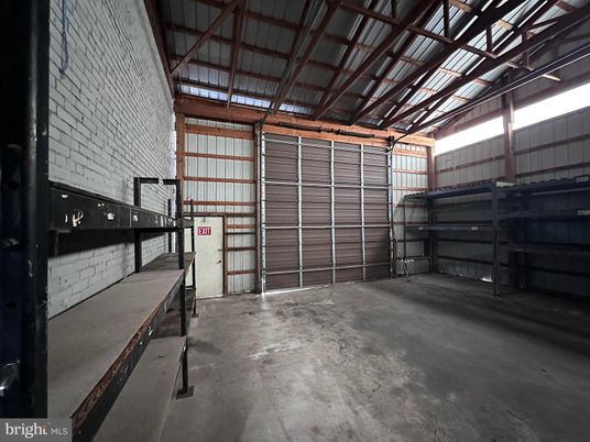 Garage, Interior, Wooden Beams