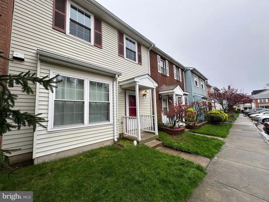 Exterior, Facade, Brick Facade, Rowhouse