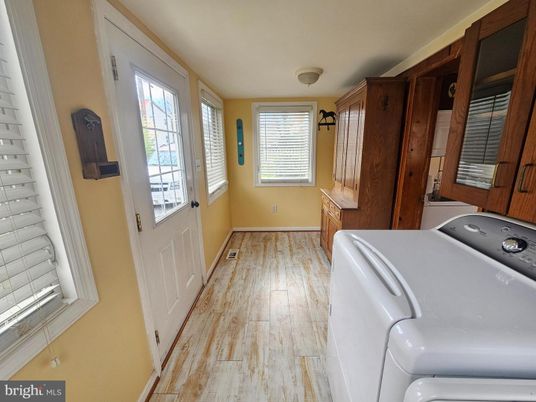 Interior, Washer, Wood Texture Flooring