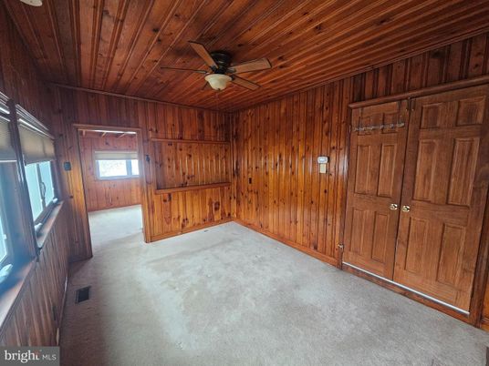 Empty room, Interior, Wooden Ceilings, Wooden Walls