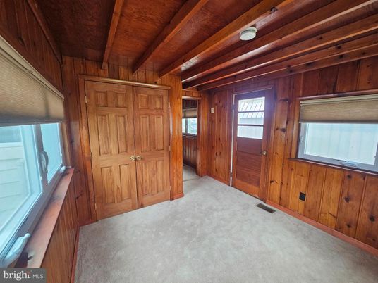 Empty room, Interior, Wooden Beams, Wooden Ceilings, Wooden Walls