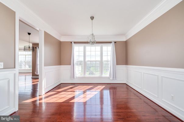 Chandelier, Empty room, Interior, Pendant Lights, Wood Texture Flooring