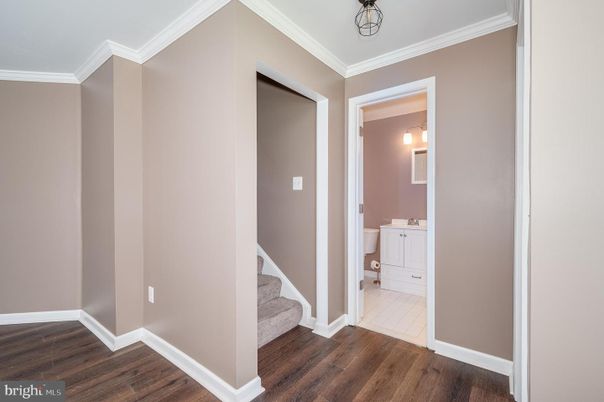 Bathroom, Interior, Pendant Lights, Wood Texture Flooring