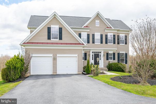 Attached, Exterior, Facade, Farmhouse