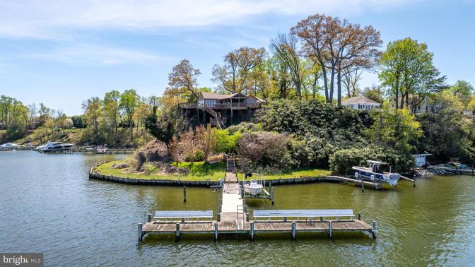 Exterior, Lake