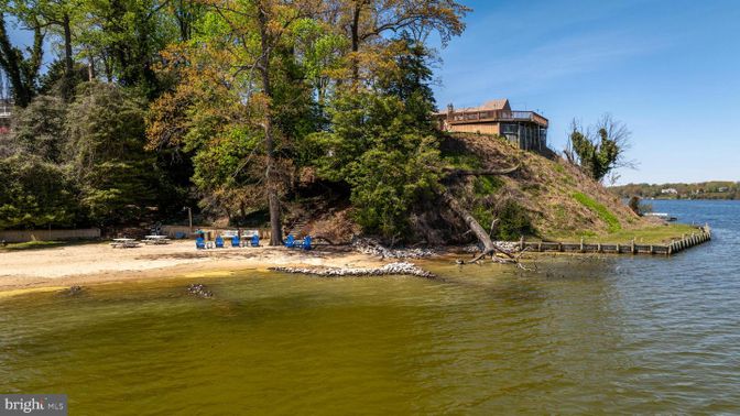 Exterior, Lake