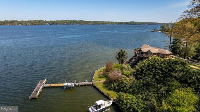 Exterior, Lake