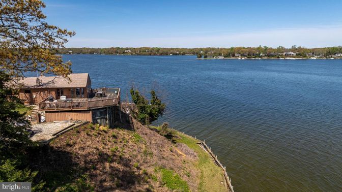 Exterior, Lake