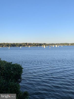 Exterior, Lake