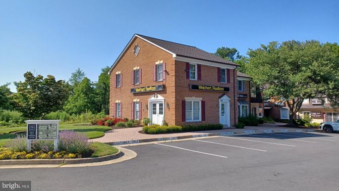 Exterior, Facade, Brick Facade, Georgian