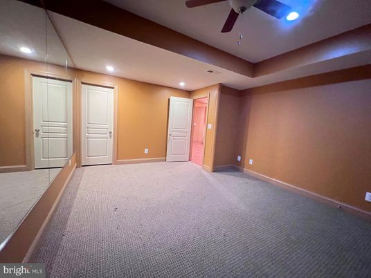Empty room, Interior, Recessed Lighting