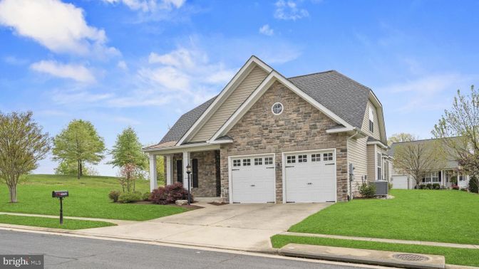 Attached, Exterior, Facade, Brick Traditional