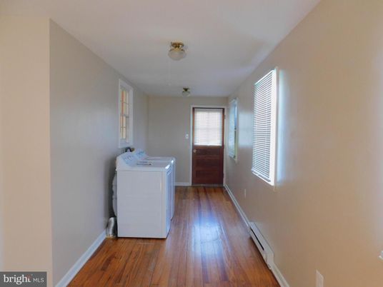 Interior, Washer, Wood Texture Flooring
