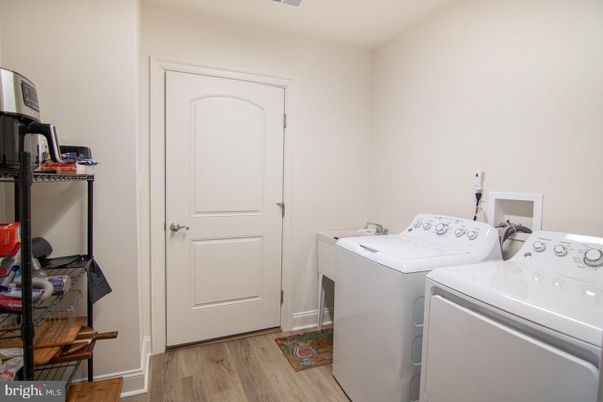 Interior, Washer, Wood Texture Flooring