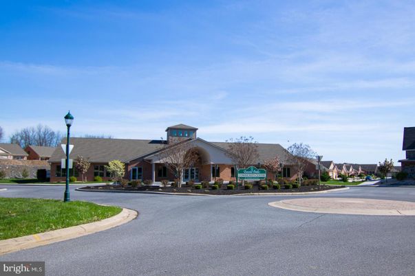 Exterior, Facade, Ranch