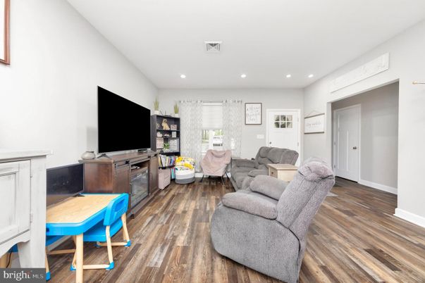Dining room, Interior, Living room, Recessed Lighting, Wood Texture Flooring