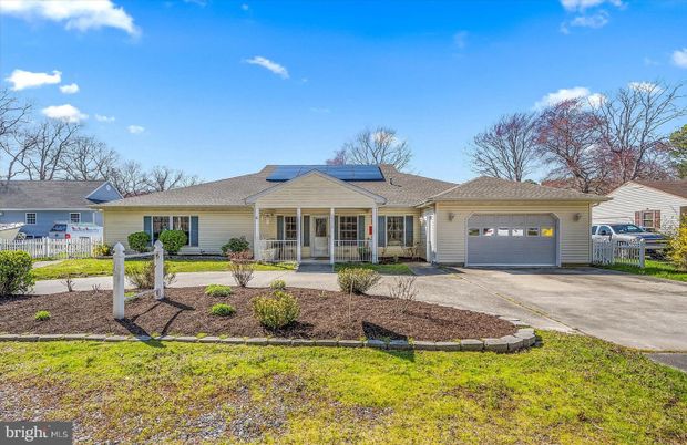 Attached, Exterior, Facade, Solar Panels, Ranch