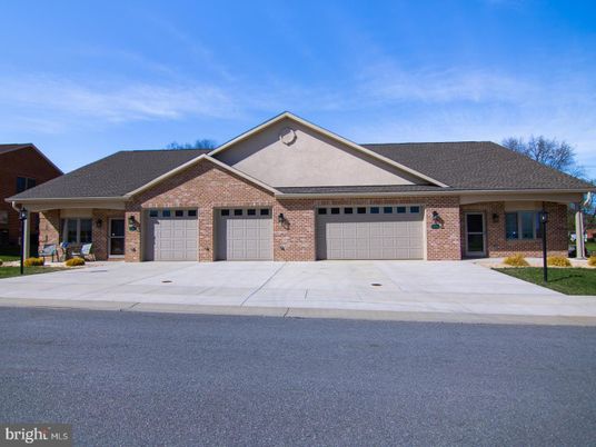 Attached, Exterior, Facade, Brick Facade, Ranch