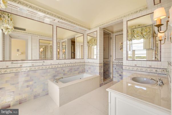 Bathroom, Dual Sink Vanities, Interior
