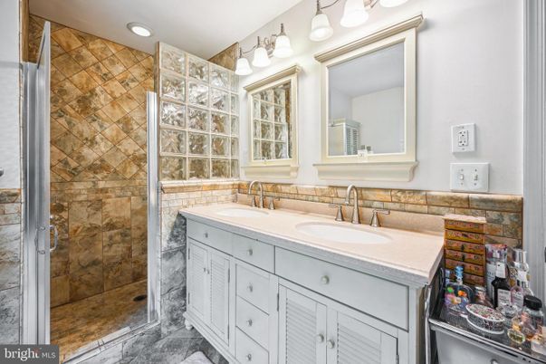 Bathroom, Dual Sink Vanities, Interior, Recessed Lighting