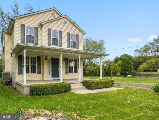 Exterior, Facade, Farmhouse