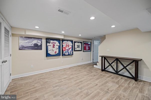 Interior, Recessed Lighting, Wood Texture Flooring