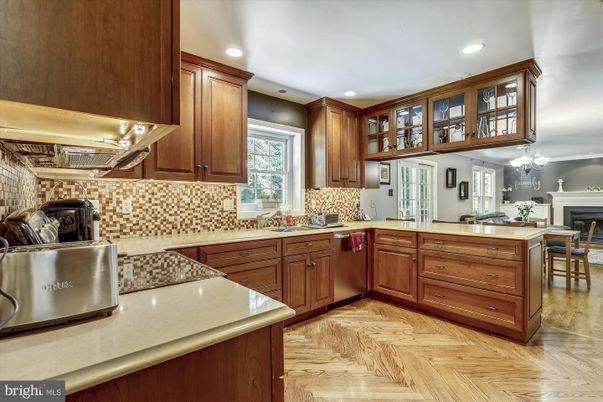 Dining room, Interior, Kitchen, Recessed Lighting, Wood Texture Flooring