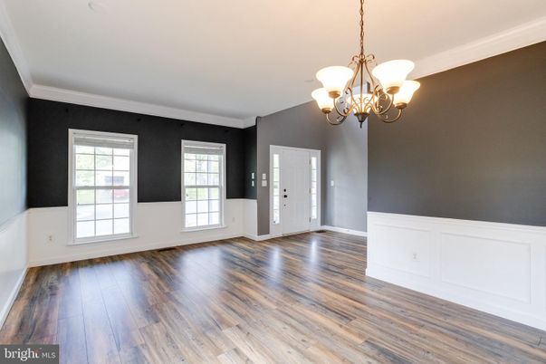 Chandelier, Empty room, Interior, Wood Texture Flooring