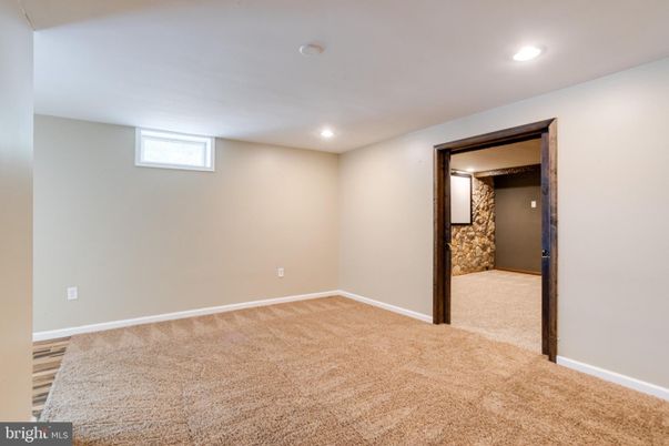 Empty room, Interior, Recessed Lighting