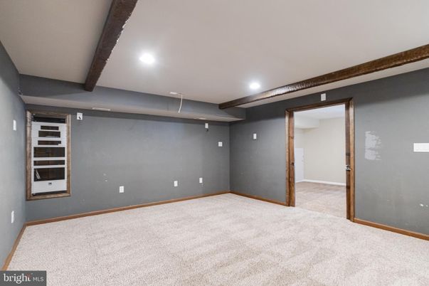 Empty room, Interior, Recessed Lighting, Wooden Beams