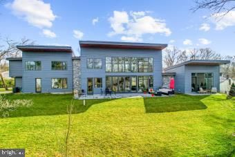 Backyard, Exterior, Facade, Modern