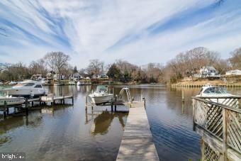 Exterior, Lake