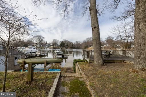 Exterior, Lake