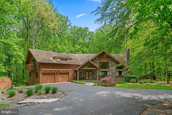 Attached, Exterior, Facade, Log Home
