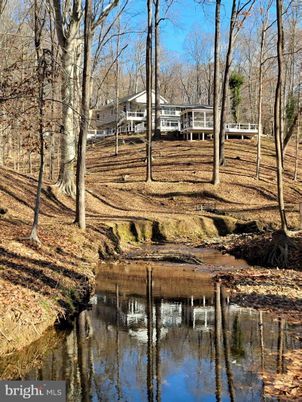 Exterior, Lake