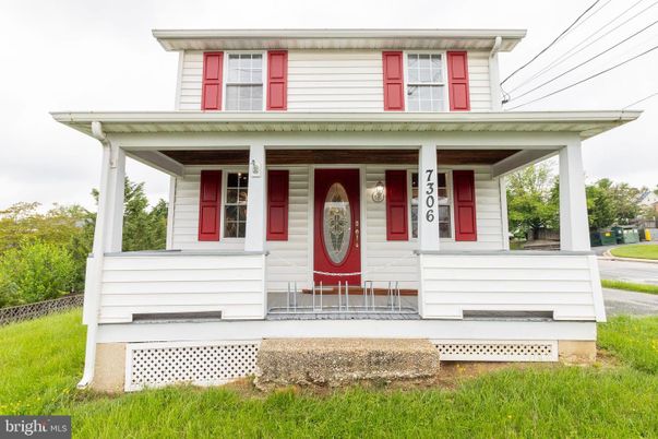 Exterior, Facade, American Foursquare