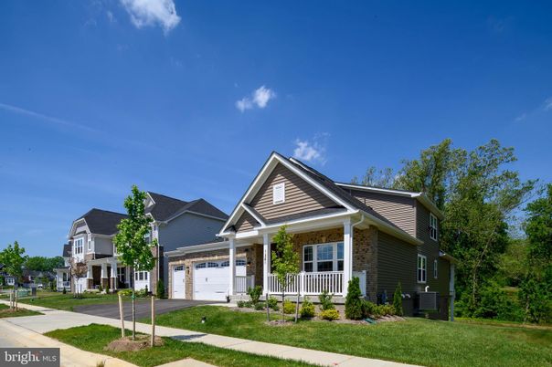 Attached, Exterior, Facade, Farmhouse