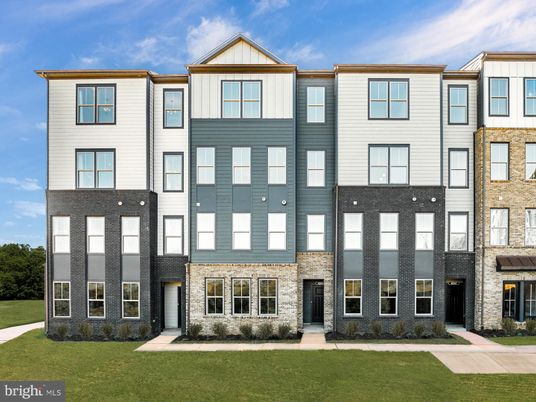 Exterior, Facade, Brick Facade, Rowhouse