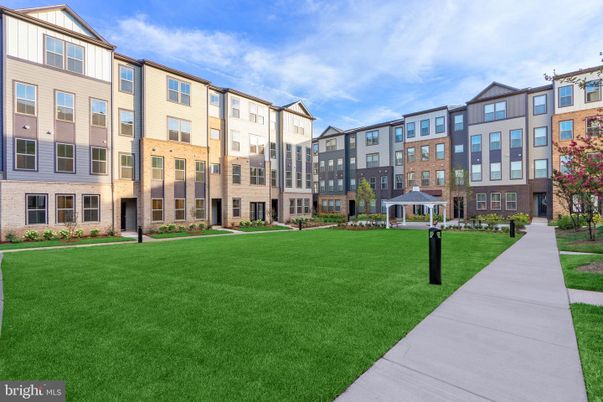Backyard, Exterior, Facade, Rowhouse