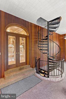 Interior, Wooden Walls