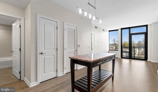 Interior, Pendant Lights, Wood Texture Flooring