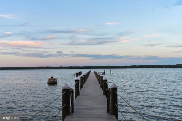 Exterior, Lake