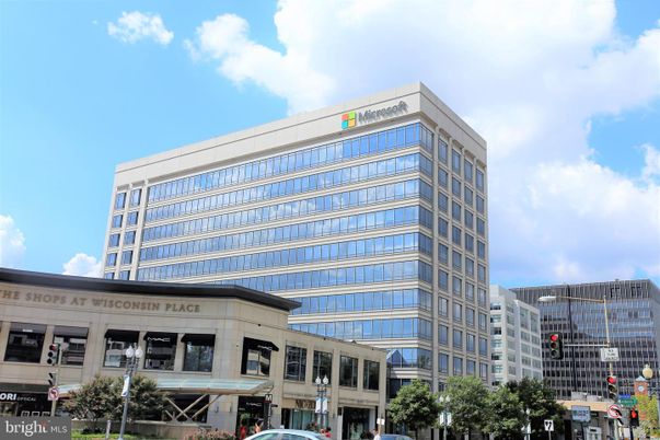Exterior, Facade, Highrise