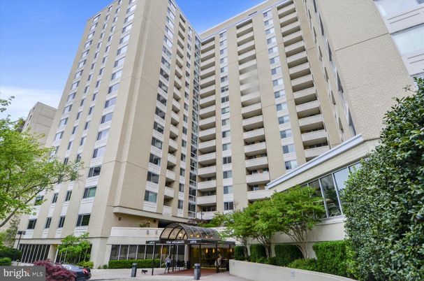 Exterior, Facade, Condo Building