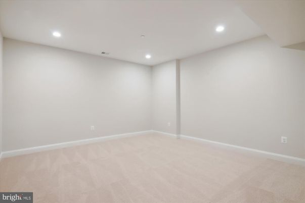 Empty room, Interior, Recessed Lighting