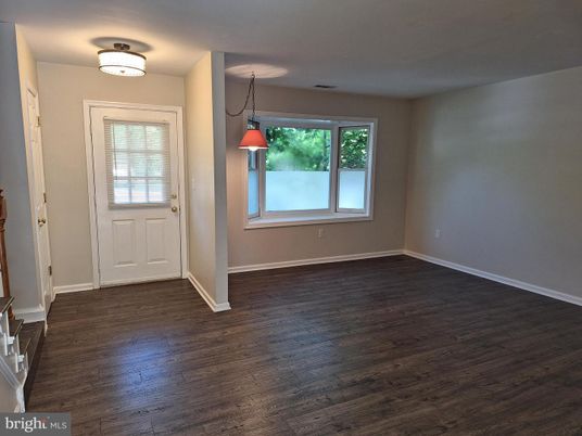 Empty room, Interior, Pendant Lights, Wood Texture Flooring