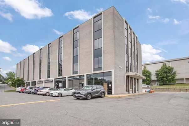 Exterior, Facade, Highrise